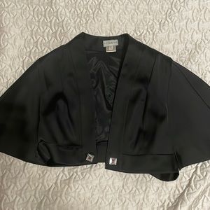 Karen Millen cape (short)